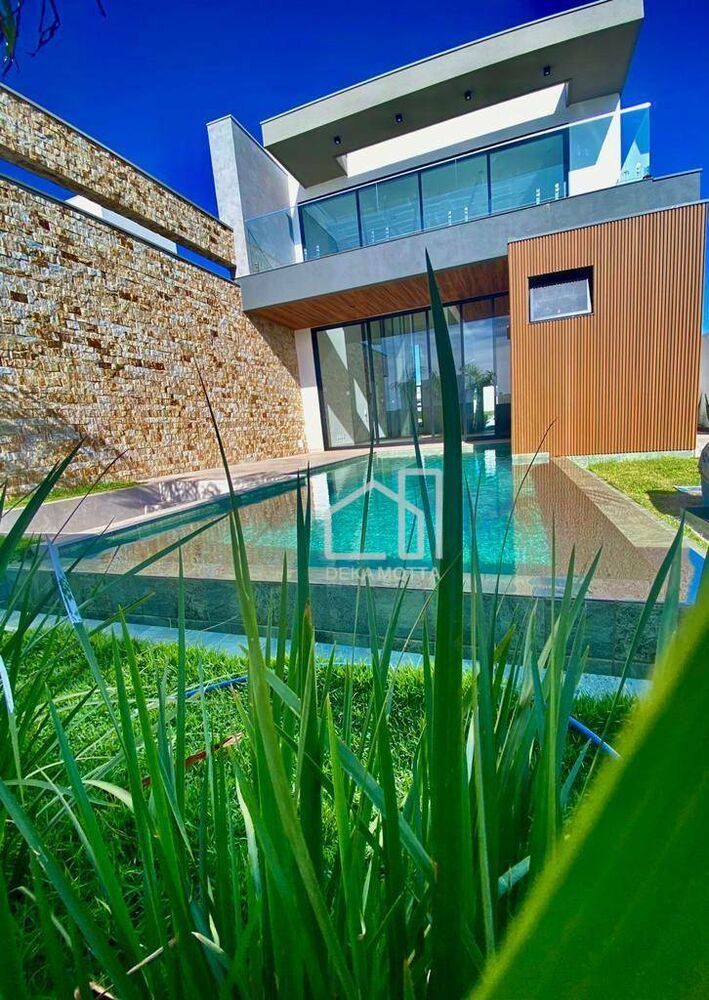 Casa, 4 quartos, 230 m² - Foto 1