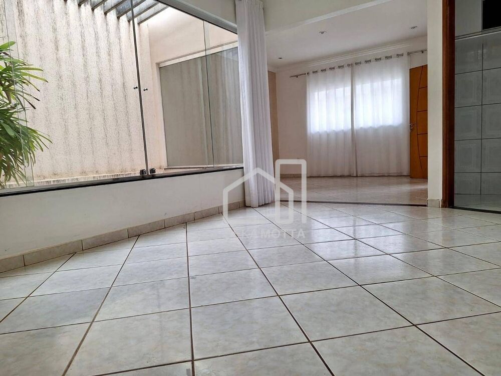 Casa, 4 quartos, 144 m² - Foto 1
