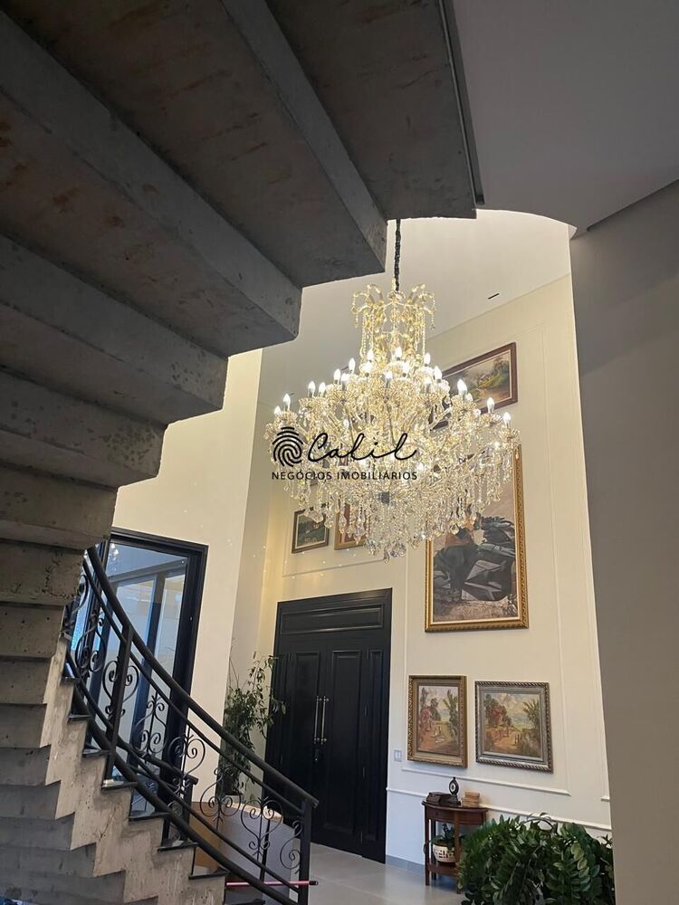 Casa à venda com 5 quartos, 800m² - Foto 1