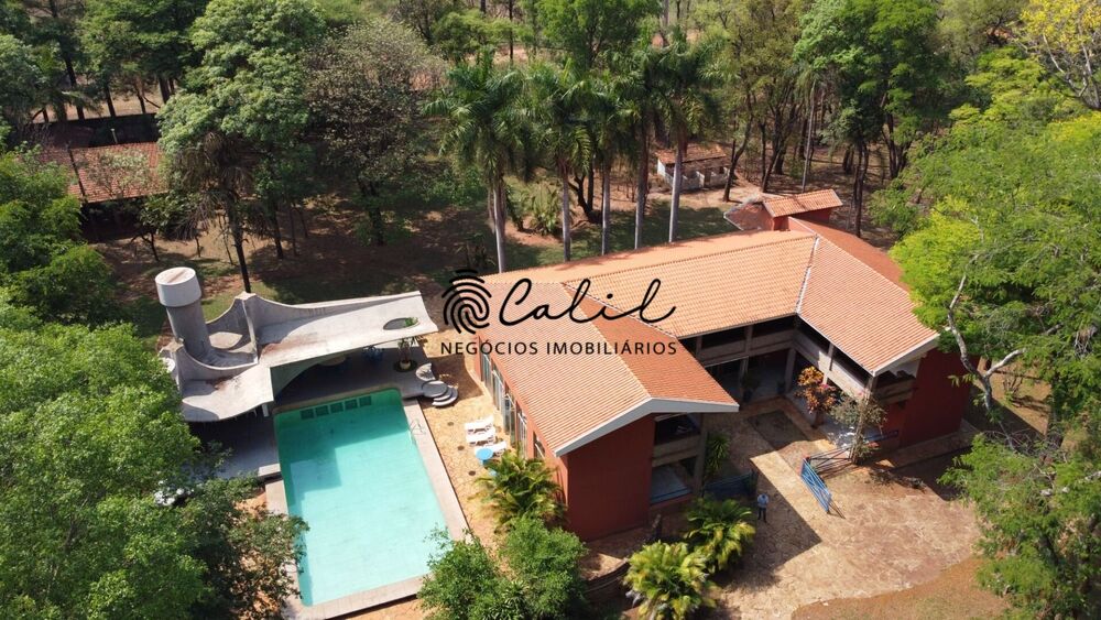 Chácara à venda com 6 quartos, 800m² - Foto 1