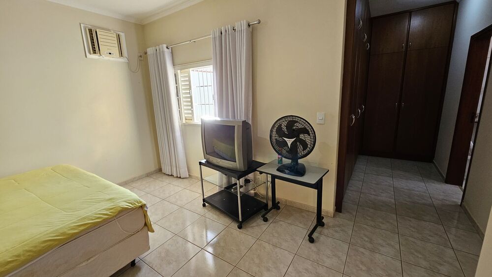 Casa à venda com 4 quartos, 242m² - Foto 7