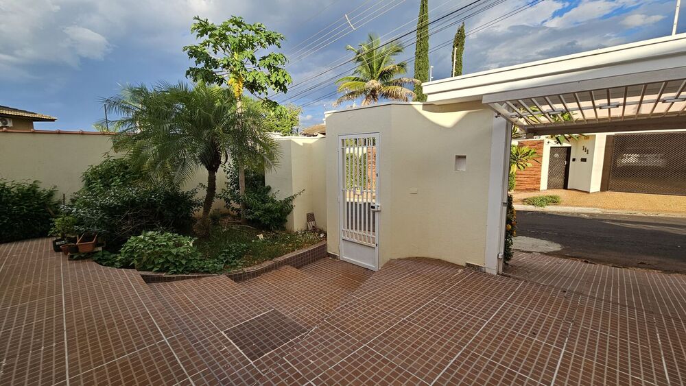 Casa à venda com 4 quartos, 242m² - Foto 2