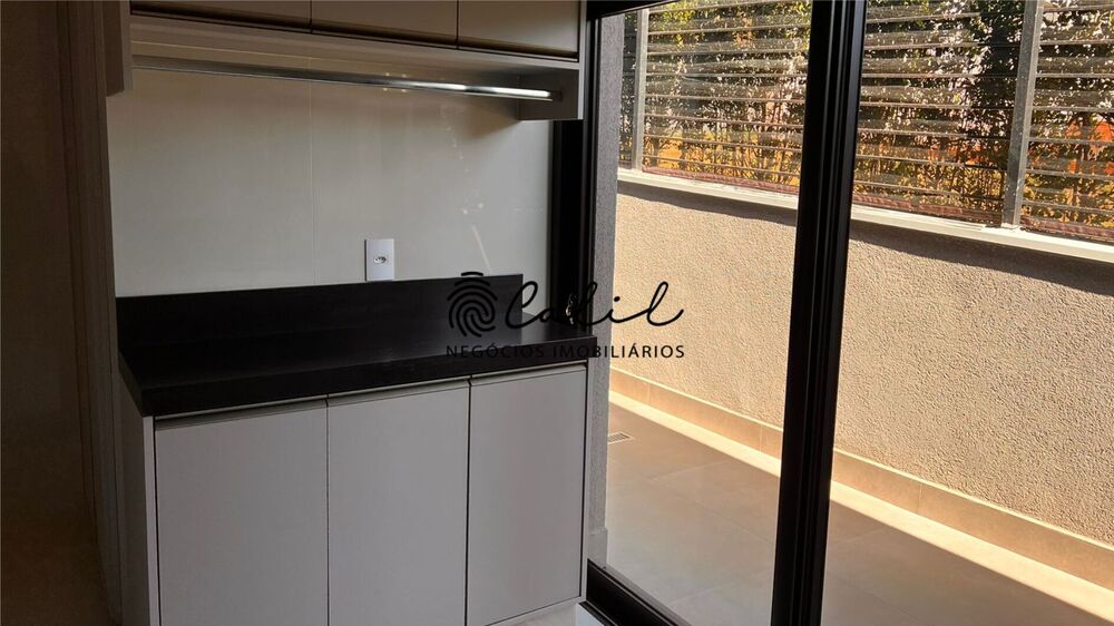 Casa de Condomínio à venda com 4 quartos, 233m² - Foto 2