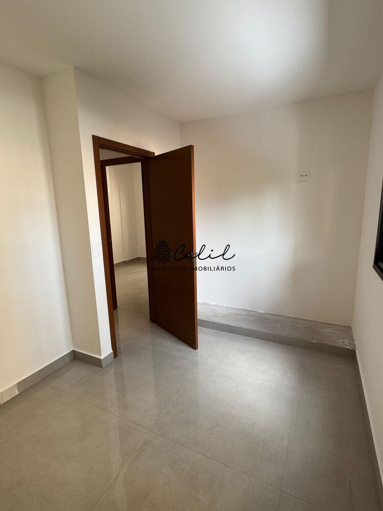 Apartamento à venda com 2 quartos, 67m² - Foto 3