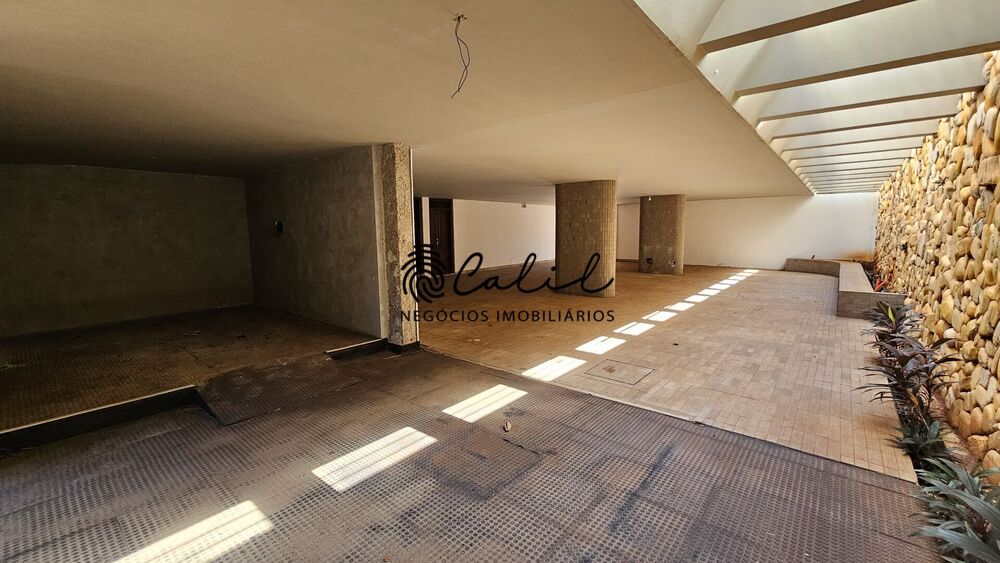 Casa para alugar com 2 quartos, 1549m² - Foto 1