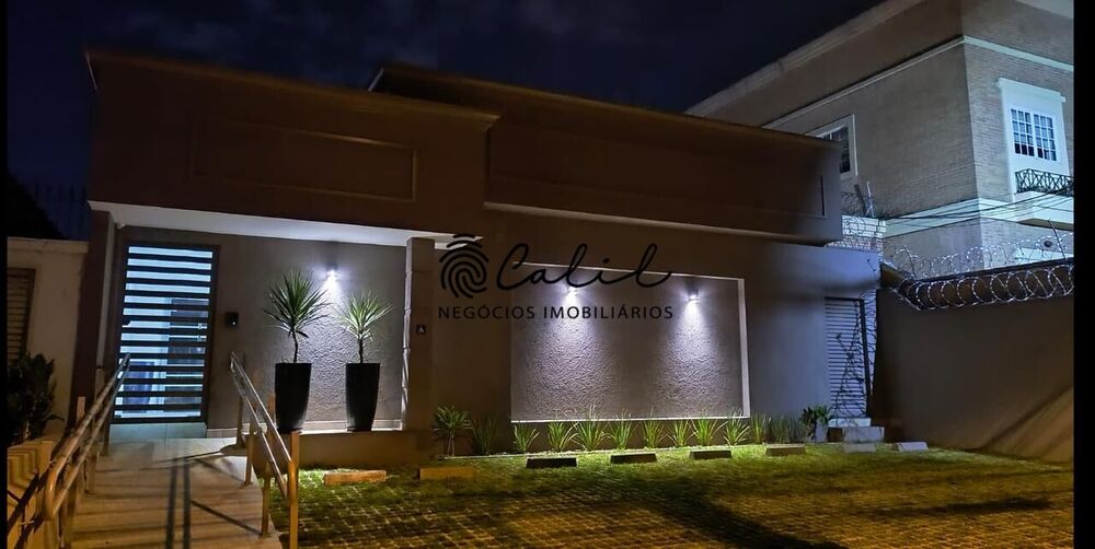 Casa à venda com 6 quartos, 226m² - Foto 2