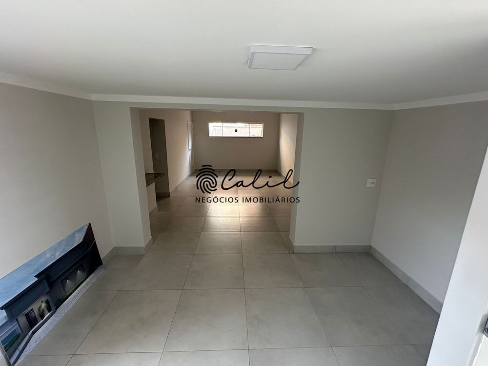 Casa à venda com 6 quartos, 226m² - Foto 4