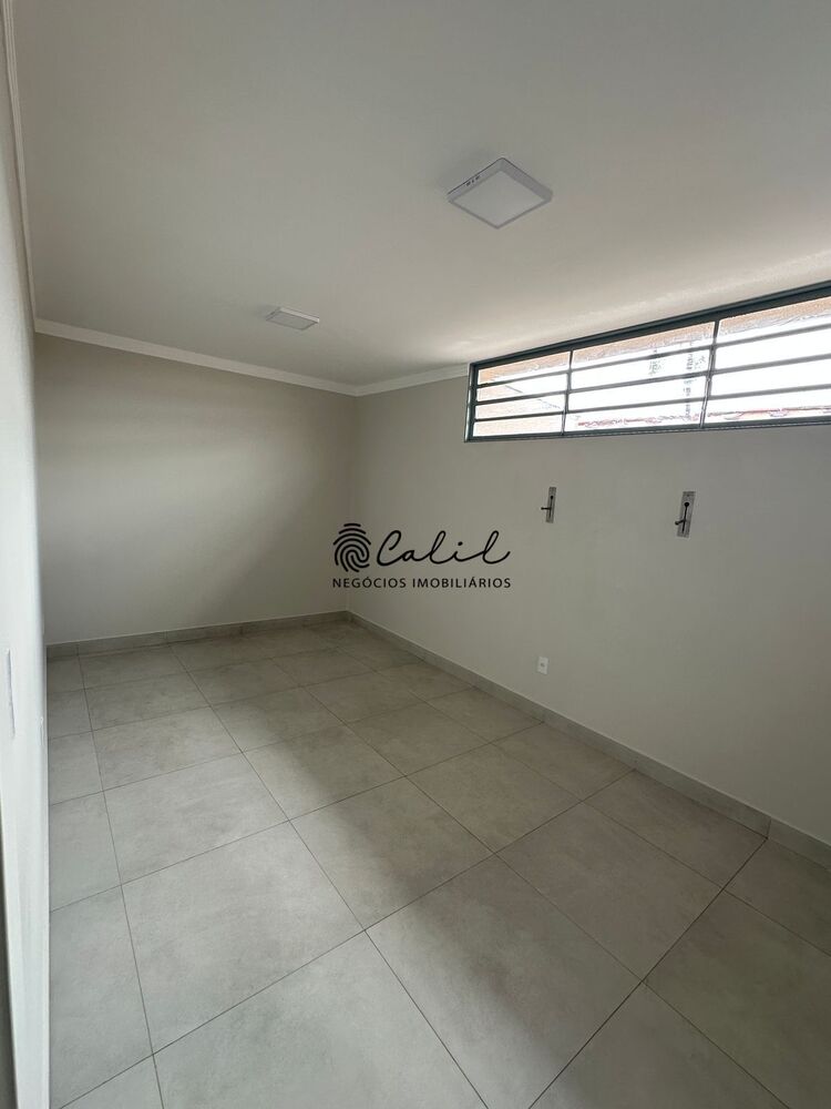 Casa à venda com 6 quartos, 226m² - Foto 6