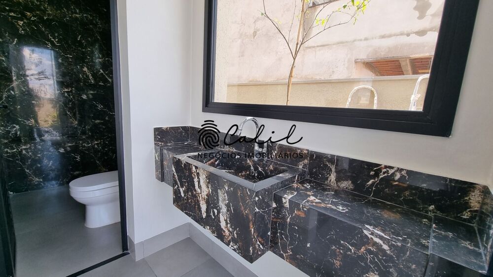 Casa de Condomínio à venda com 4 quartos, 272m² - Foto 2