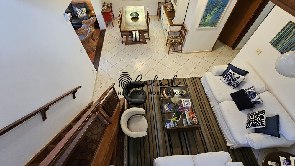 Sobrado à venda com 5 quartos, 241m² - Foto 1