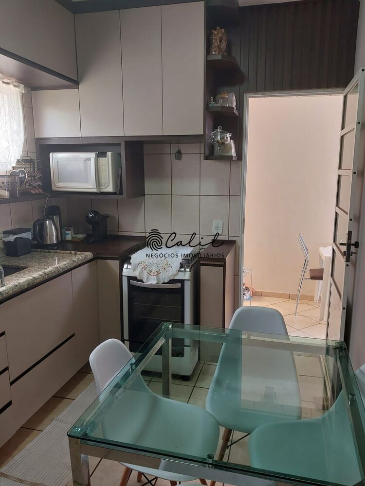 Casa à venda com 3 quartos, 80m² - Foto 2