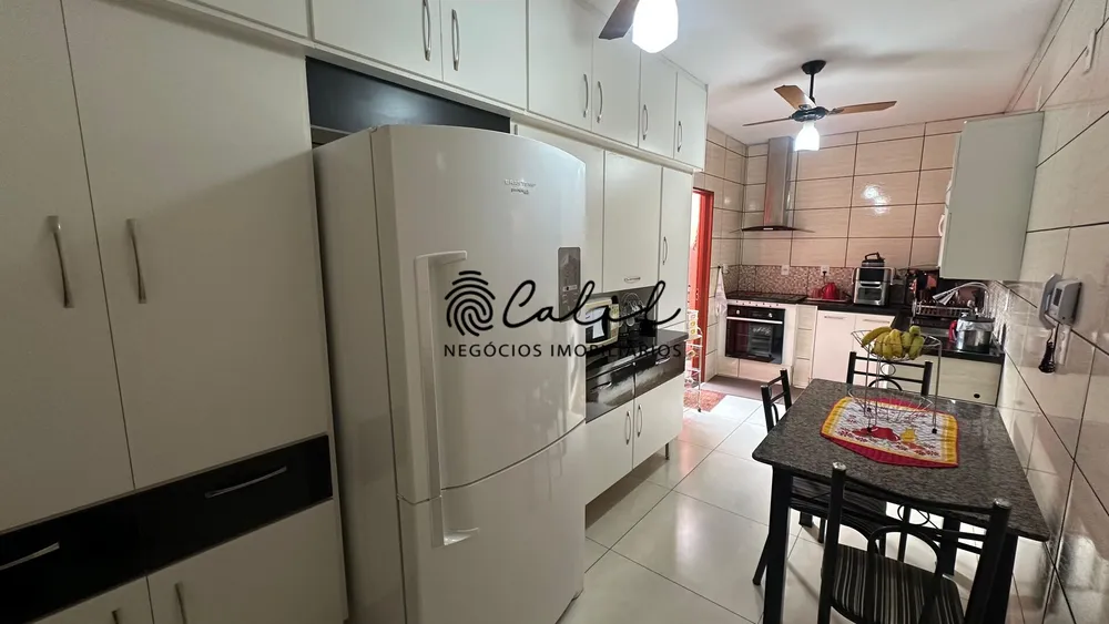 Casa, 3 quartos, 178 m² - Foto 1
