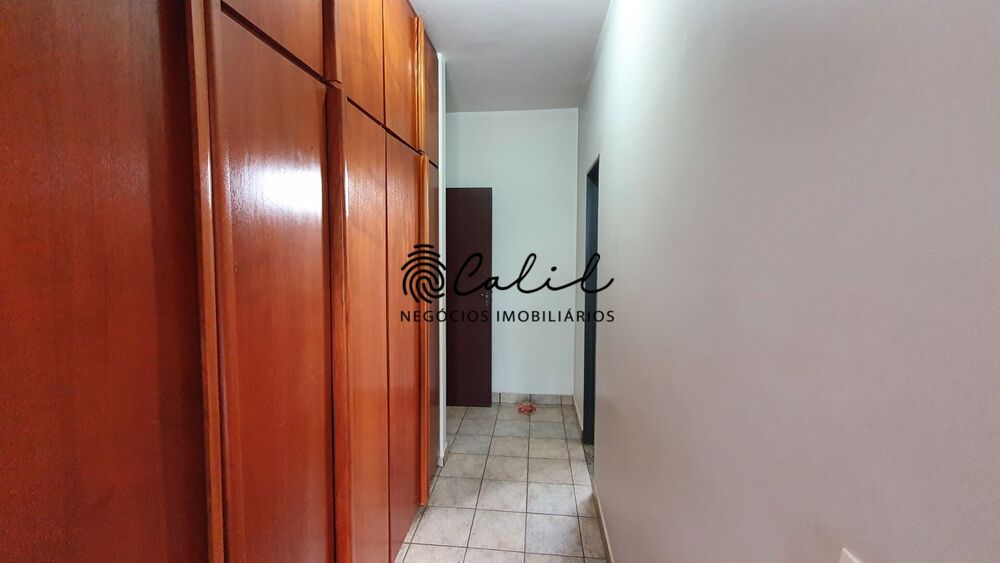 Casa à venda com 4 quartos, 561m² - Foto 4