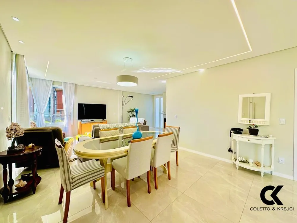 Casa, 4 quartos, 240 m² - Foto 1