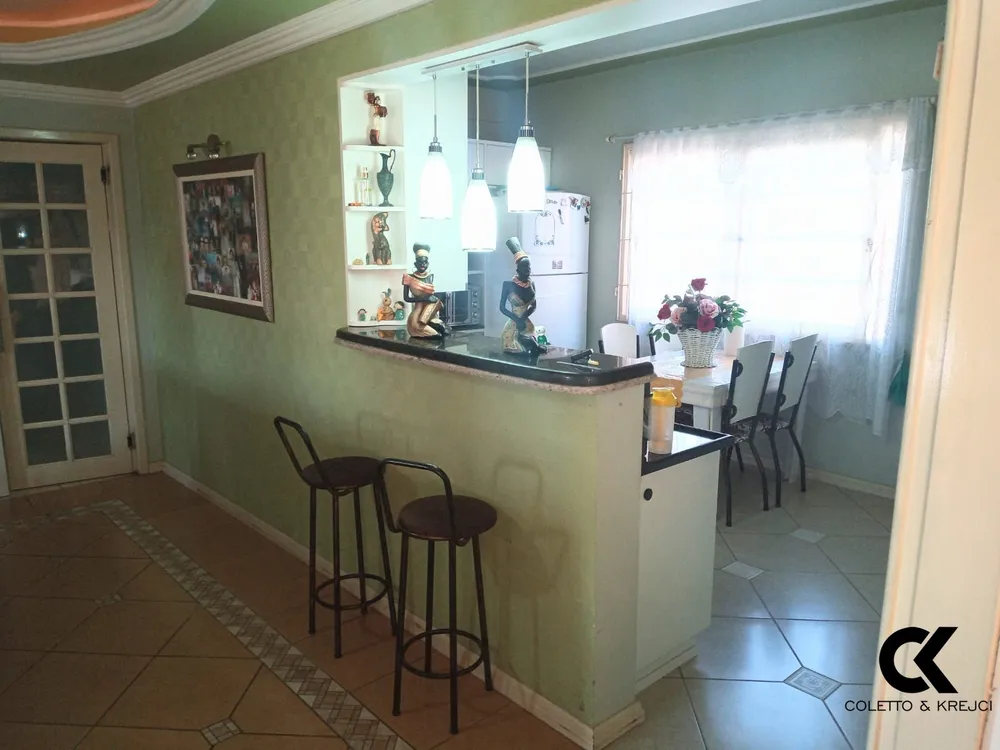 Casa, 5 quartos, 262 m² - Foto 1