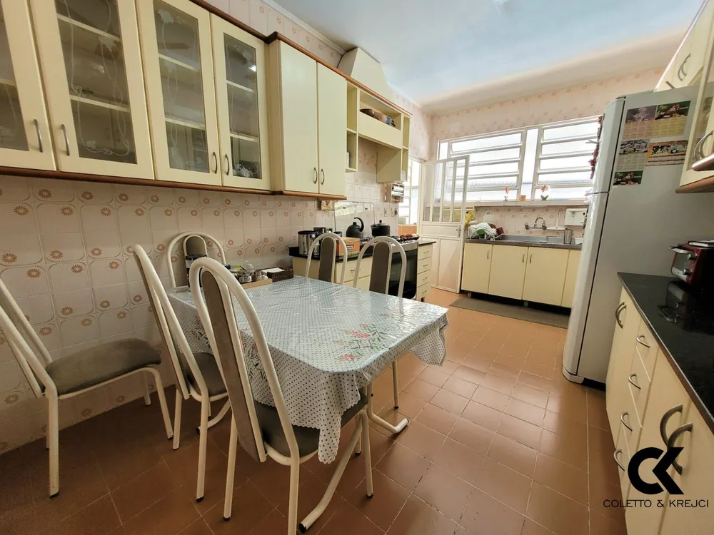 Casa, 5 quartos, 240 m² - Foto 1