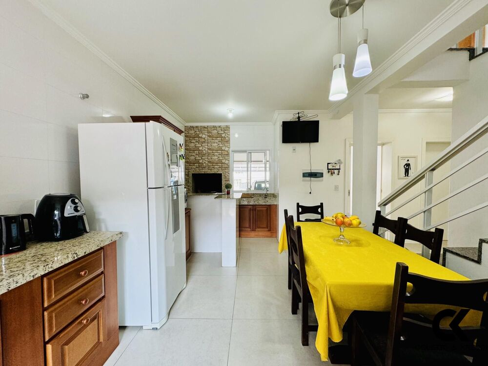 Casa à venda com 3 quartos, 205m² - Foto 3