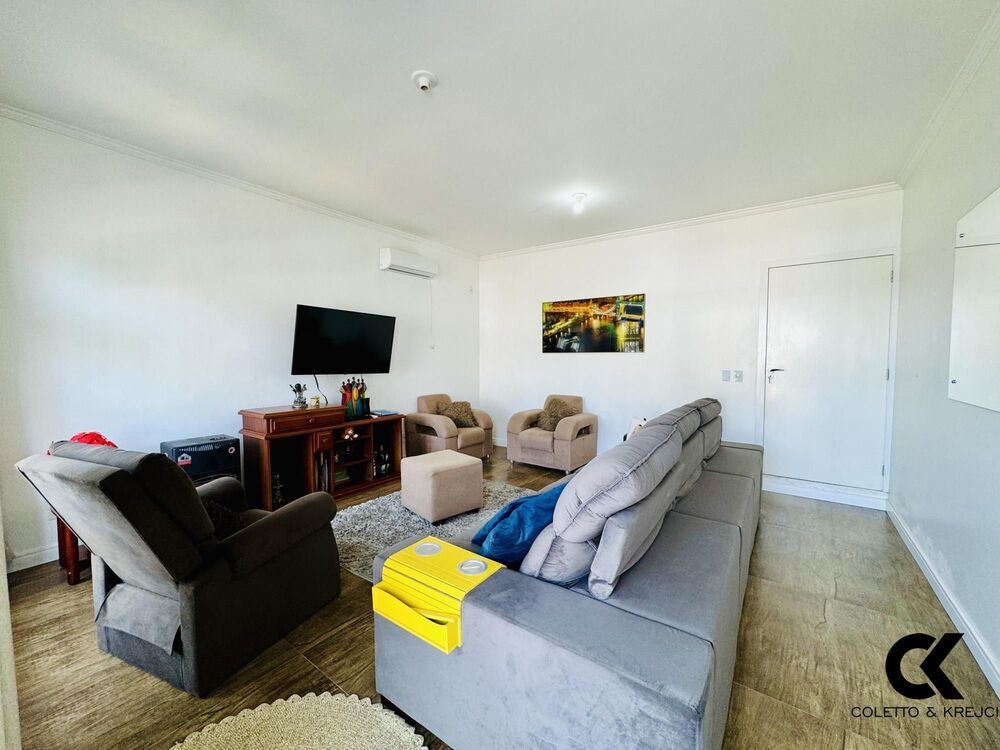 Casa à venda com 3 quartos, 205m² - Foto 2