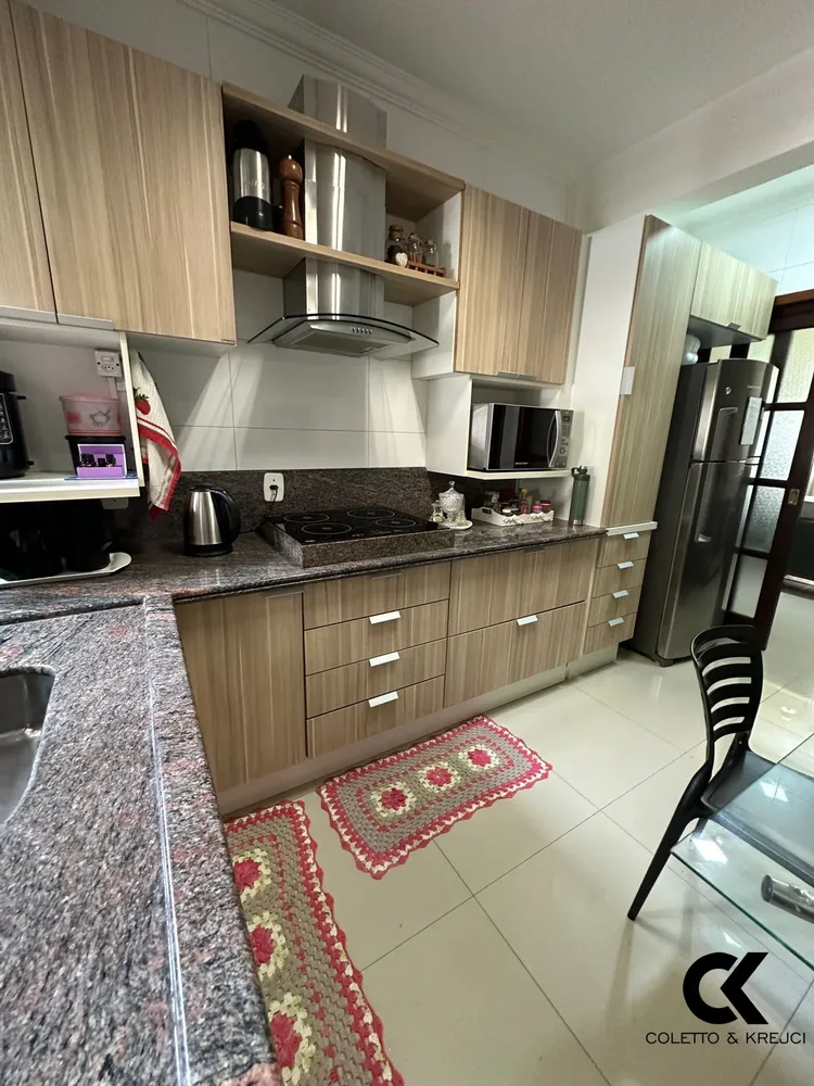Casa, 3 quartos, 241 m² - Foto 2
