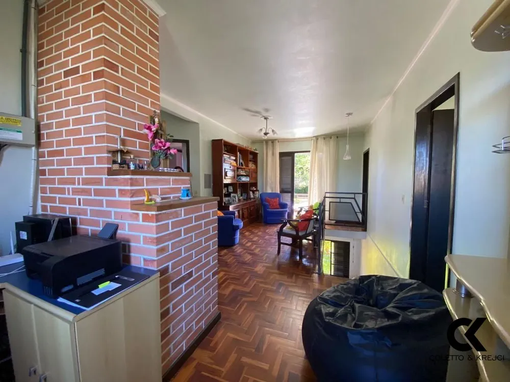 Casa, 5 quartos, 203 m² - Foto 1