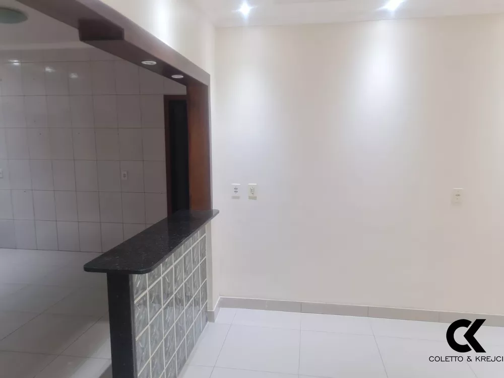 Casa, 3 quartos, 196 m² - Foto 3