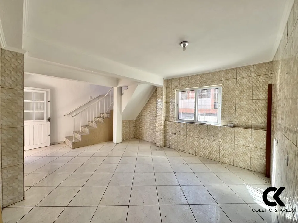 Casa, 3 quartos, 219 m² - Foto 2
