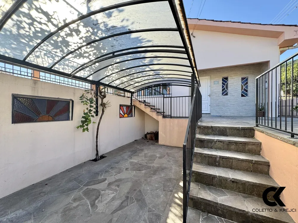 Casa, 3 quartos, 219 m² - Foto 1