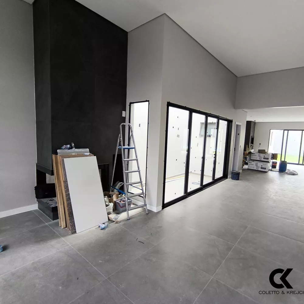 Casa, 4 quartos, 240 m² - Foto 1