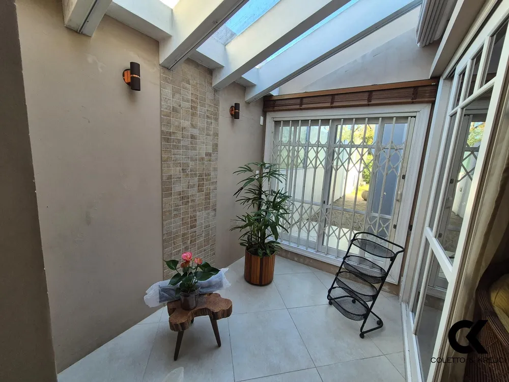 Casa, 3 quartos, 231 m² - Foto 1