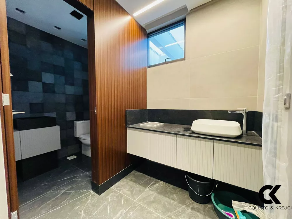 Apartamento, 3 quartos, 220 m² - Foto 1
