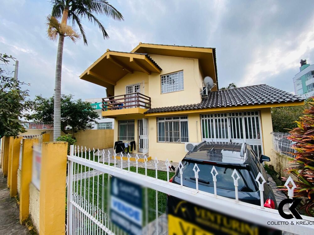 Casa, 8 quartos, 192 m² - Foto 1