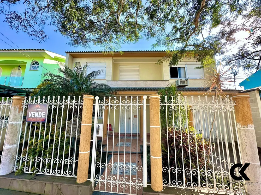 Casa, 3 quartos, 228 m² - Foto 1