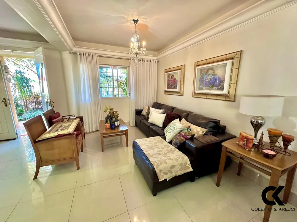 Casa, 3 quartos, 228 m² - Foto 2