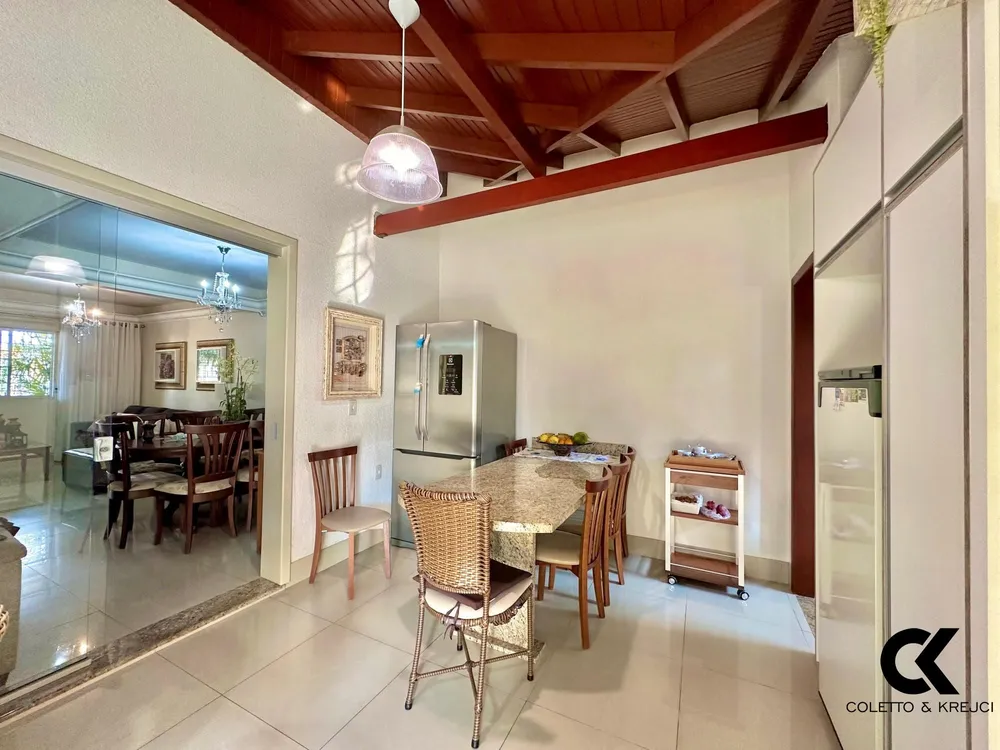 Casa, 3 quartos, 228 m² - Foto 4
