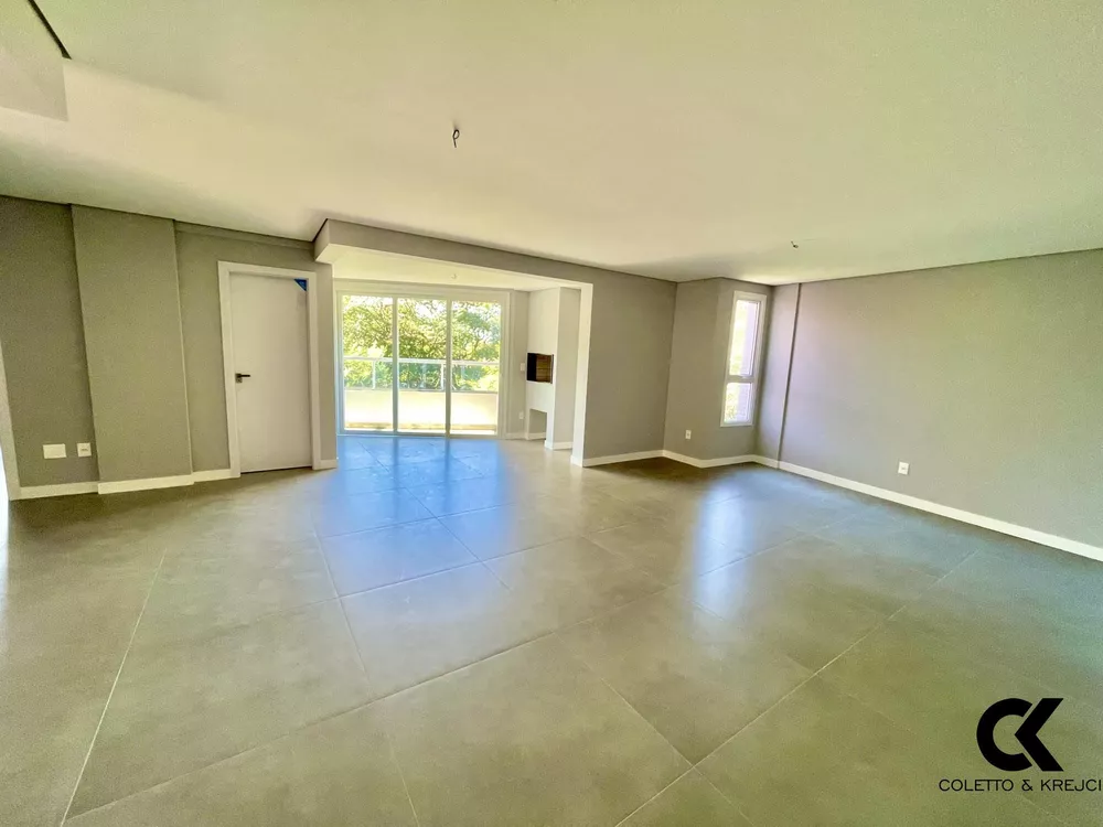 Apartamento à venda com 3 quartos, 155m² - Foto 1