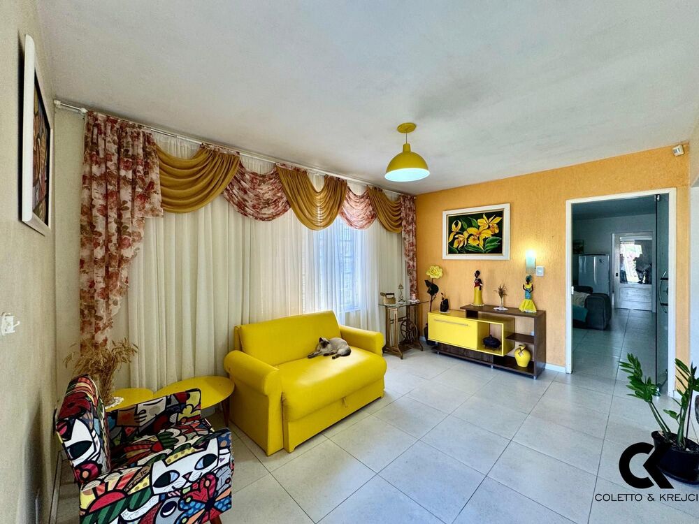 Casa à venda com 3 quartos, 310m² - Foto 2