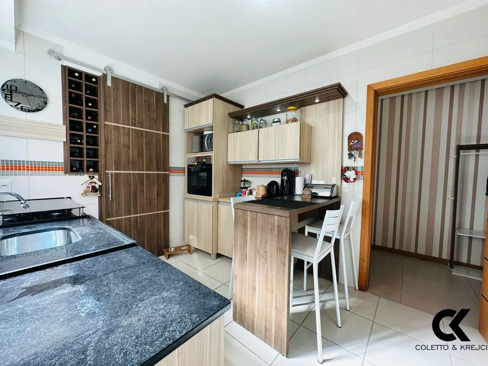 Apartamento à venda com 3 quartos, 217m² - Foto 7