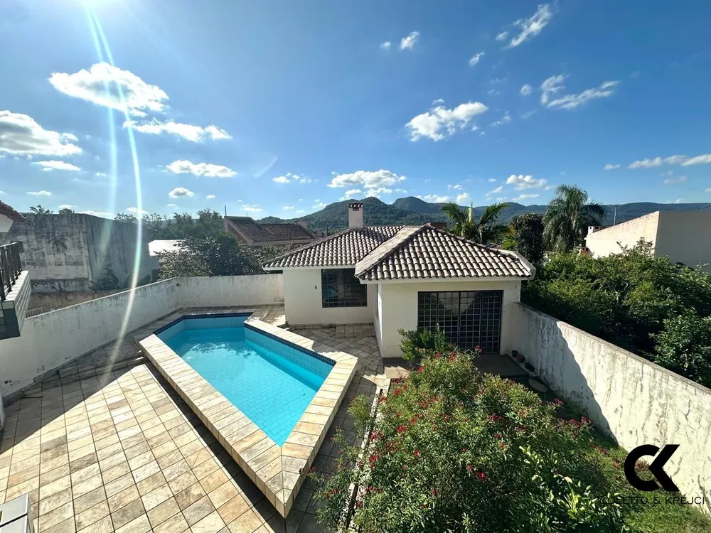 Casa, 3 quartos, 284 m² - Foto 1