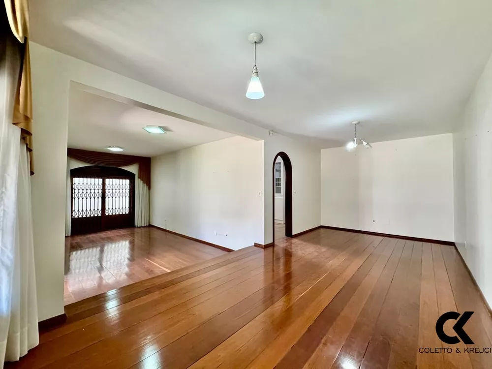 Casa à venda com 2 quartos, 268m² - Foto 2