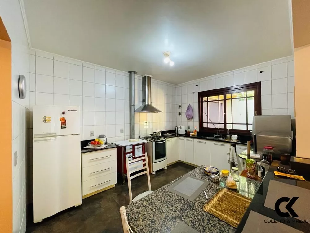 Casa, 3 quartos, 295 m² - Foto 1