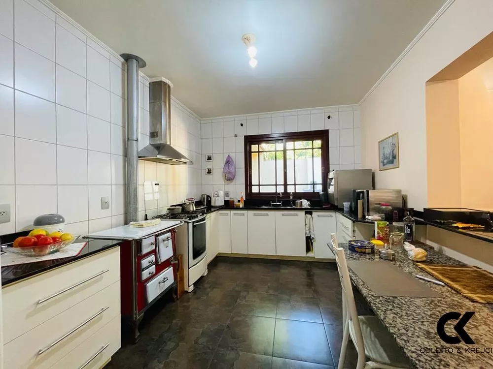 Casa, 3 quartos, 295 m² - Foto 2