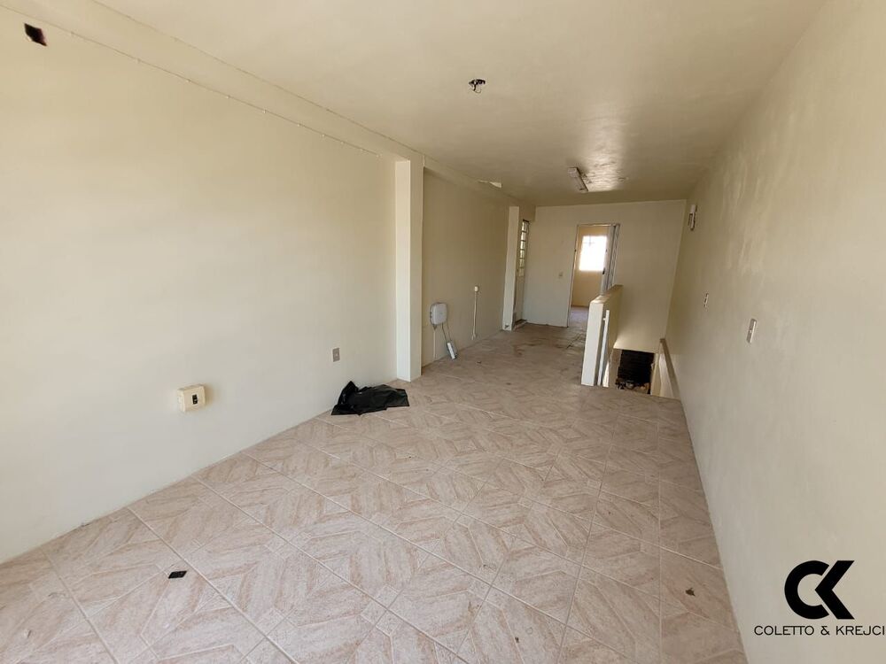 Casa à venda com 3 quartos, 630m² - Foto 2
