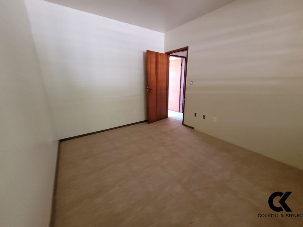 Casa à venda com 3 quartos, 630m² - Foto 4