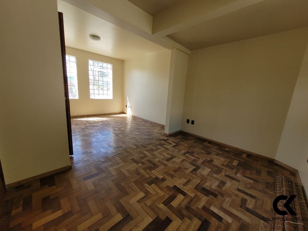 Casa à venda com 3 quartos, 630m² - Foto 1