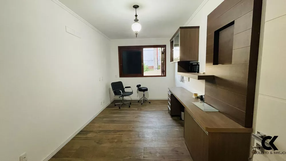 Casa, 3 quartos, 235 m² - Foto 1