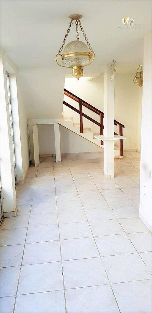 Casa à venda com 3 quartos, 330m² - Foto 2