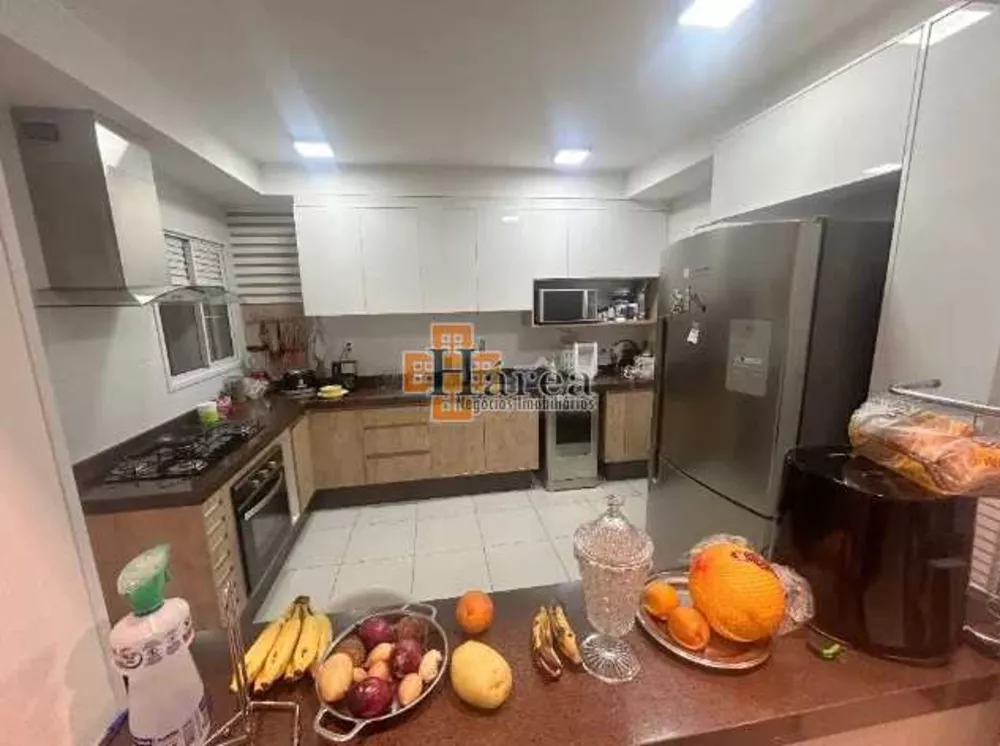 Apartamento à venda com 3 quartos, 140m² - Foto 4