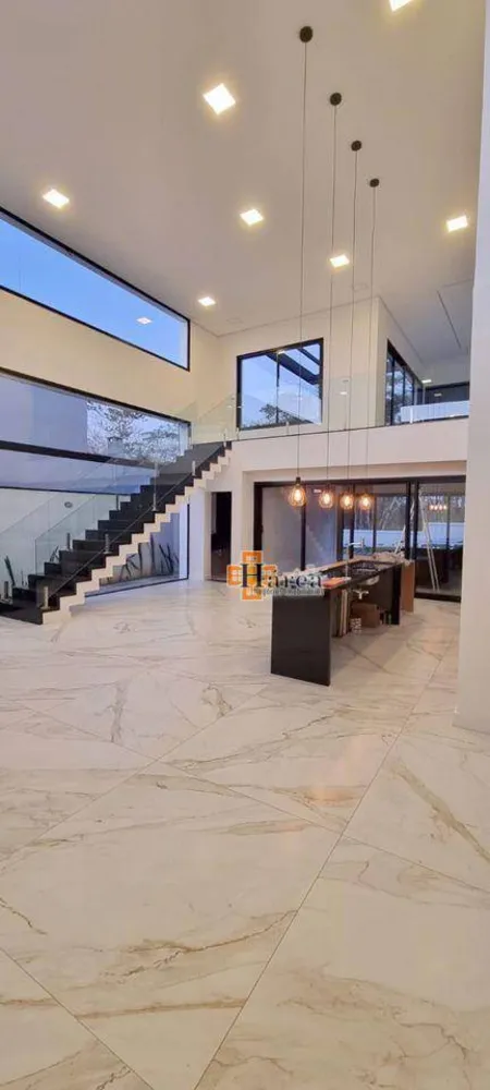Sobrado, 3 quartos, 326 m² - Foto 1