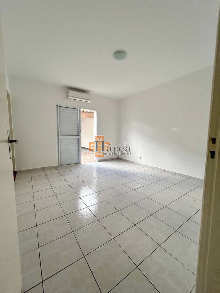 Casa para alugar com 3 quartos, 196m² - Foto 4