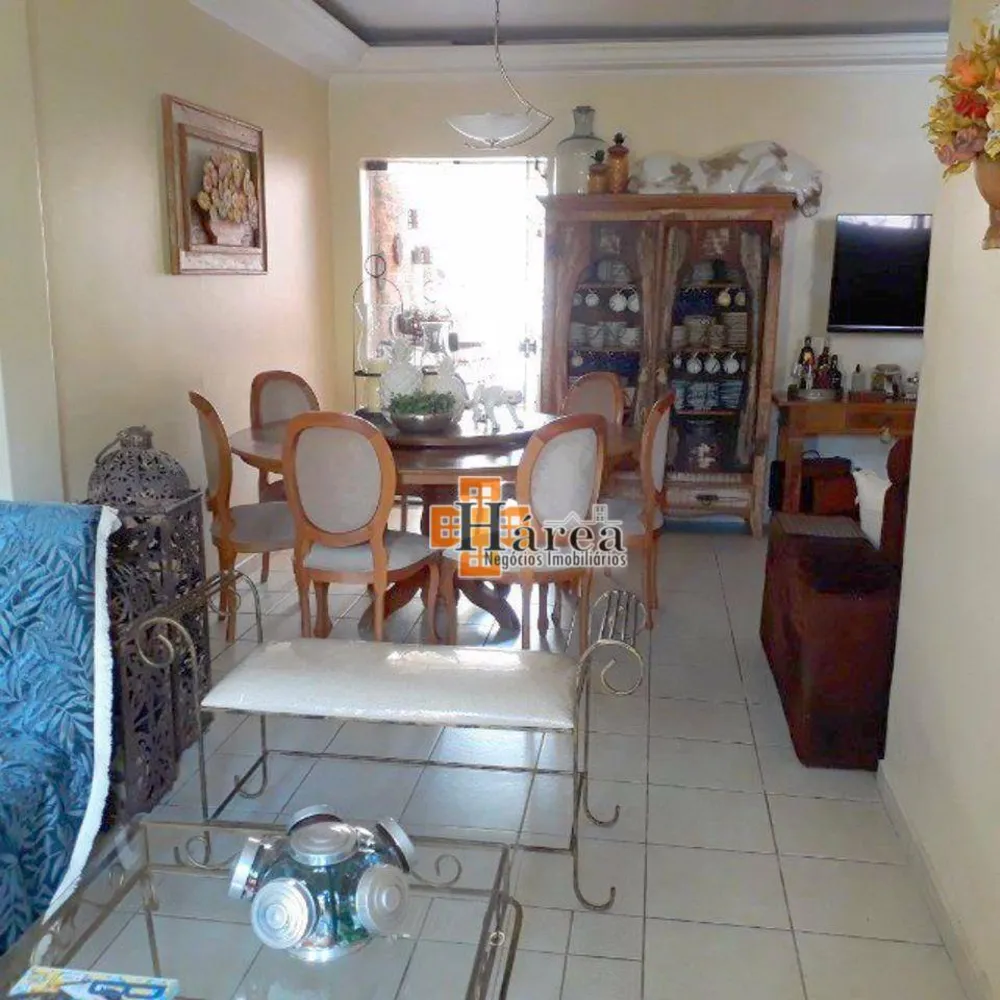 Casa, 3 quartos, 224 m² - Foto 1